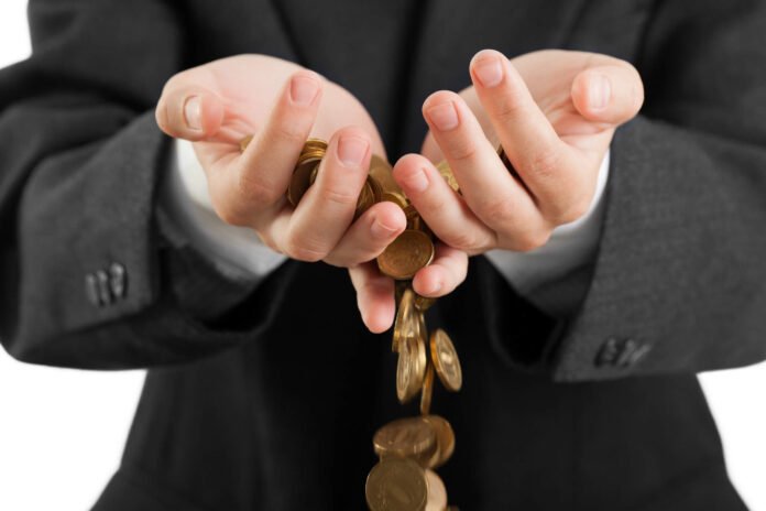 businessman-with-coins-falling-through-his-hands-stock-loss-bear-market-crash-losing-money(1) theinvestment.socialwits.in