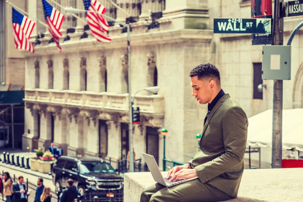 wall-street-analyst-getty(1) theinvestment.socialwits.in