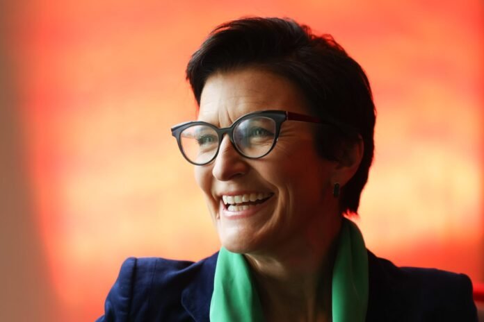 Jane Fraser theinvestment.socialwits.in