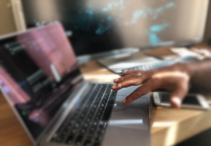 Dell laptop - theinvestment.socialwits.in